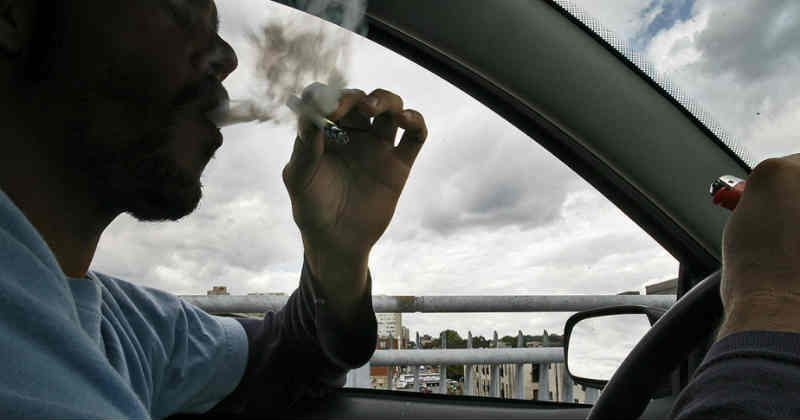 Les sujets d'une étude ont fumé du cannabis pour évaluer ses effets sur la  conduite